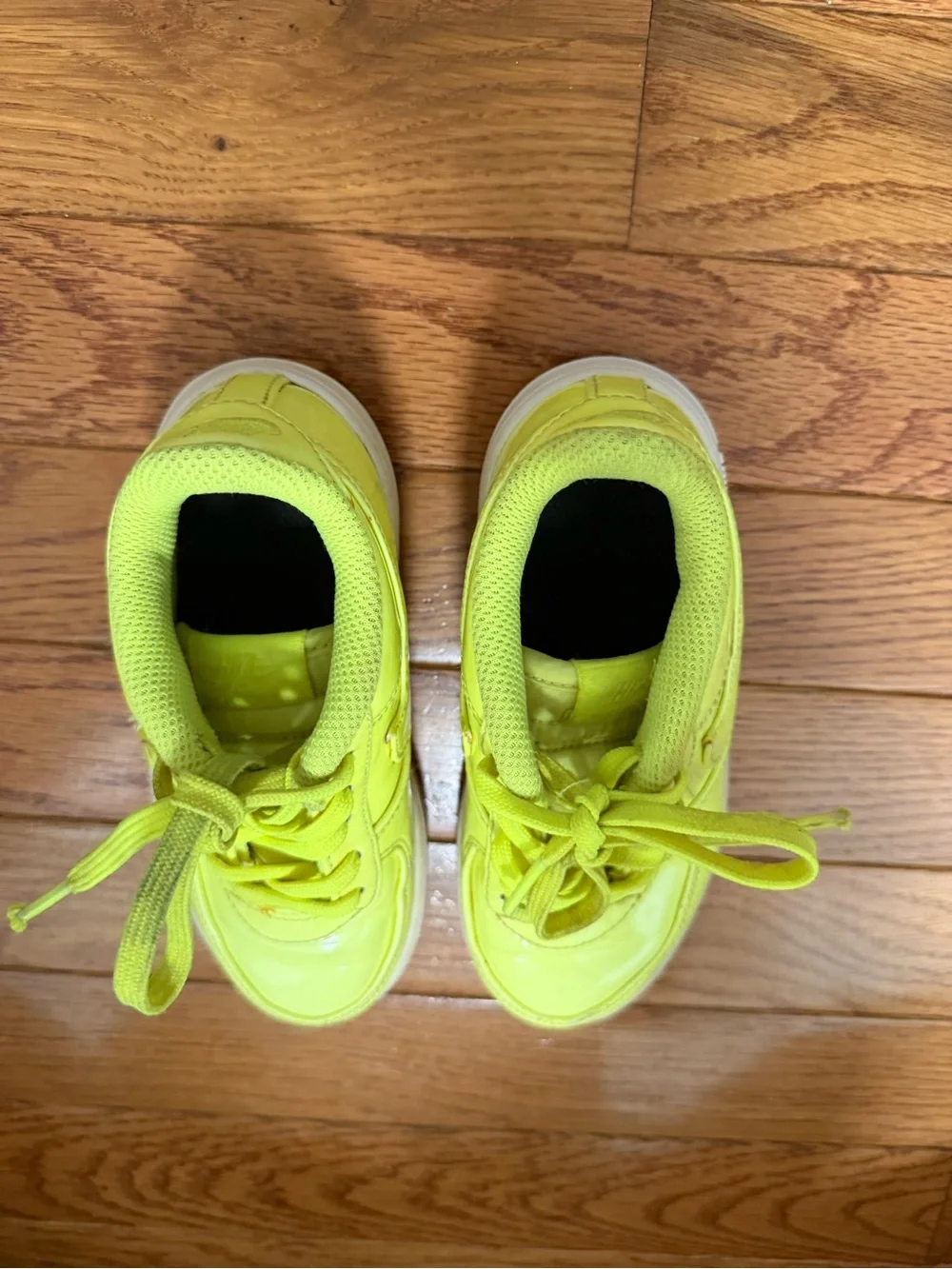 Nike Kids Bright Neon Yellow Low-Top sneakers Nike Air Force 1